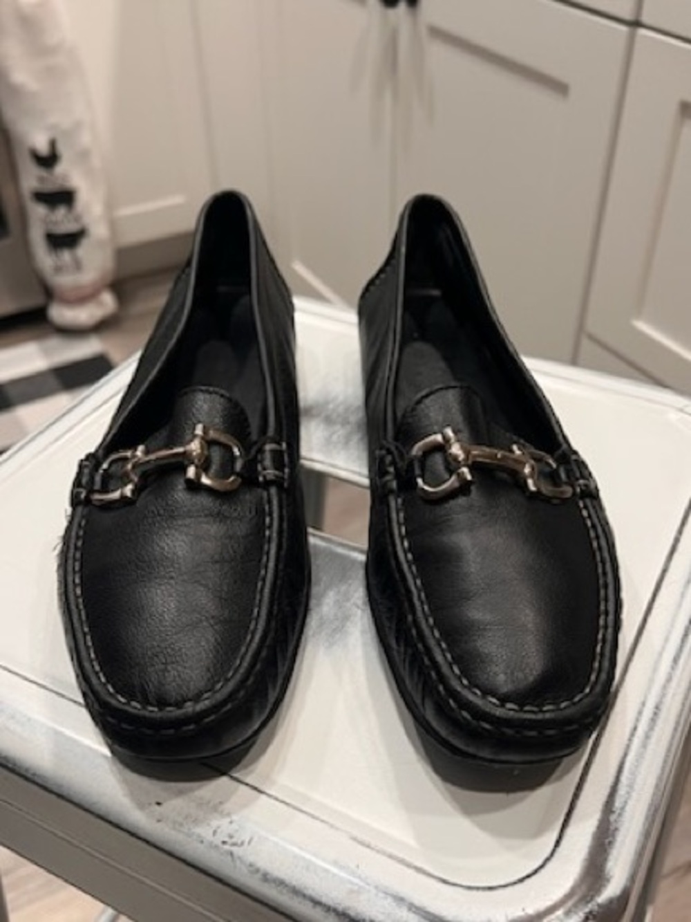 Salvatore Ferragamo Ladies Notched Bit Loafers Black Leather Shoes Sz. 10b